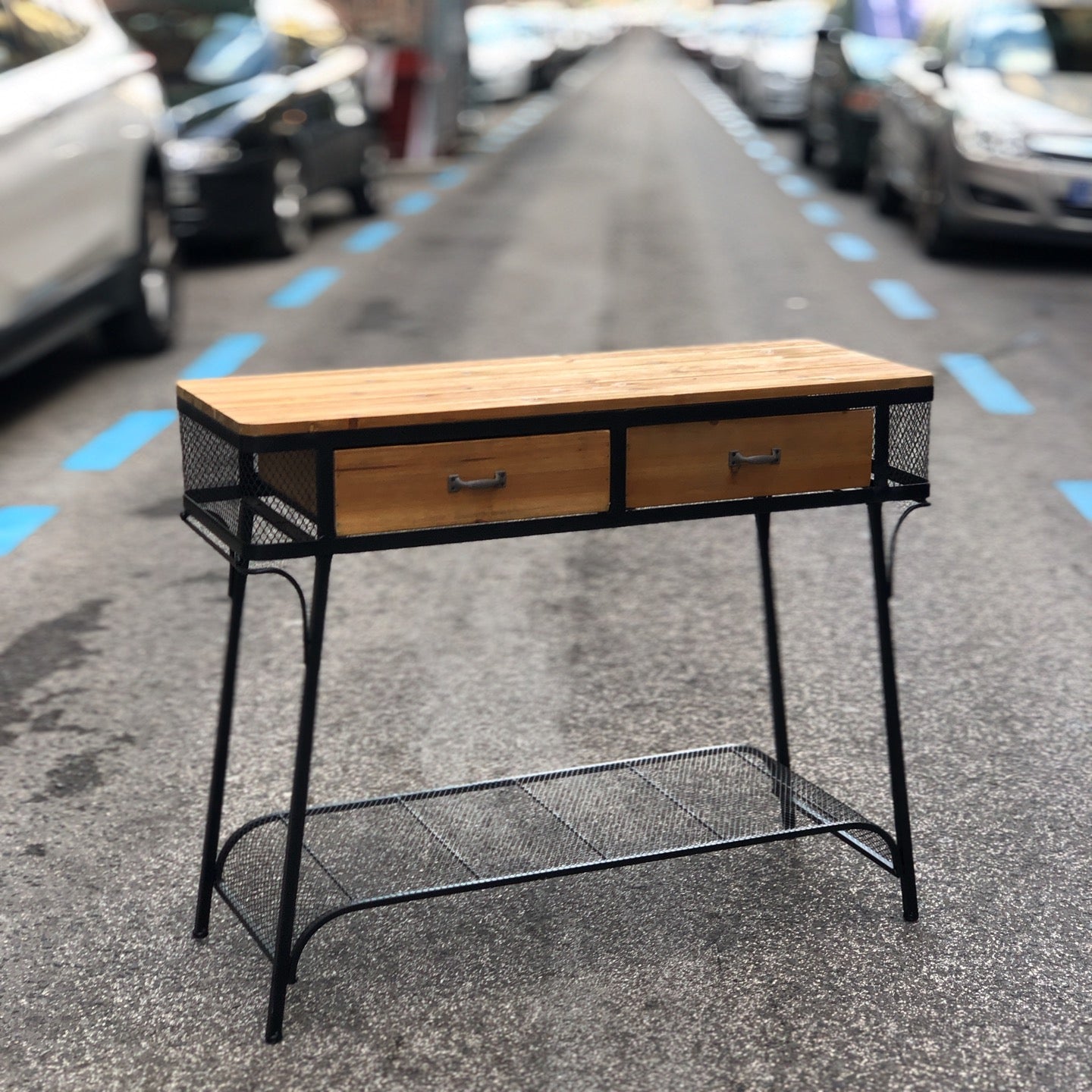 Mesa auxiliar dorada sobre madera pequeña – Potsdam Deco