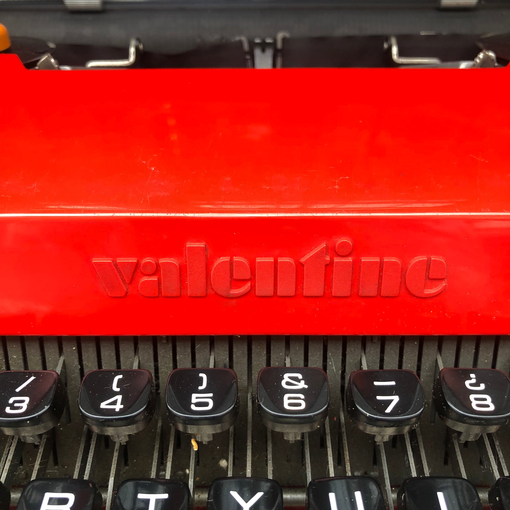 Máquina de escribir Olivetti Valentine - Bellas Artes y Patrimonio Cultural